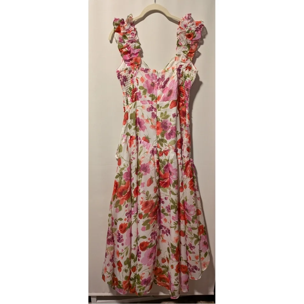 NWT Abercrombie & Fitch White Floral Strawberry Ruffle Flowy Dress Size Medium